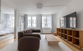 Stylish Apartment On Lively Street In Downtown